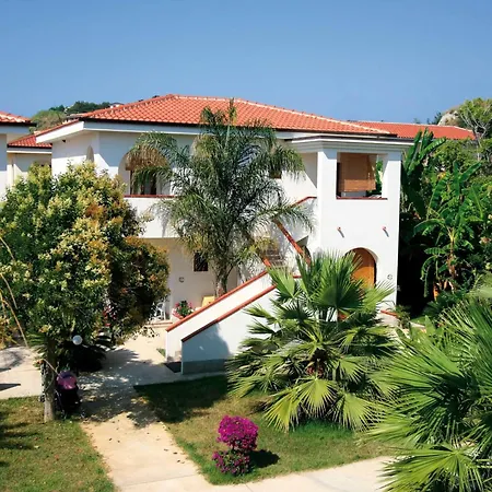 リゾート Villaggio Torre Ruffa Robinson 3*