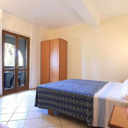 Курортный комплекс Villaggio Torre Ruffa Robinson 3*