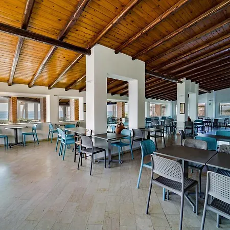 Villaggio Torre Ruffa Robinson 3* Капо-Ватикано