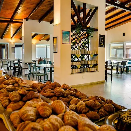 Resort Villaggio Torre Ruffa Robinson 3*