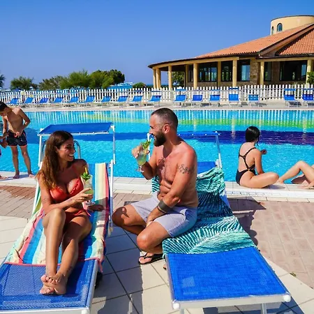 Resort Villaggio Torre Ruffa Robinson 3*