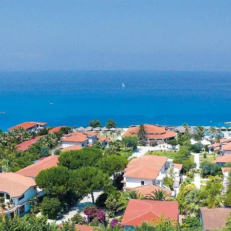 Villaggio Torre Ruffa Robinson Капо-Ватикано