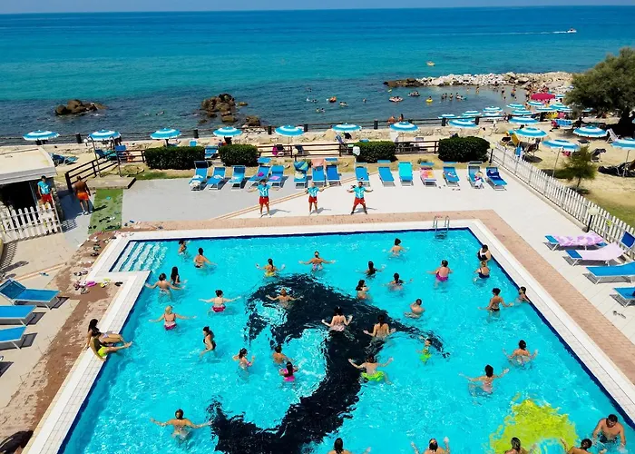 Villaggio Torre Ruffa Robinson Resort 3*