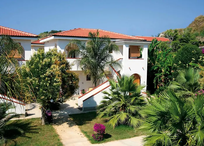 Resort Villaggio Torre Ruffa Robinson 3*