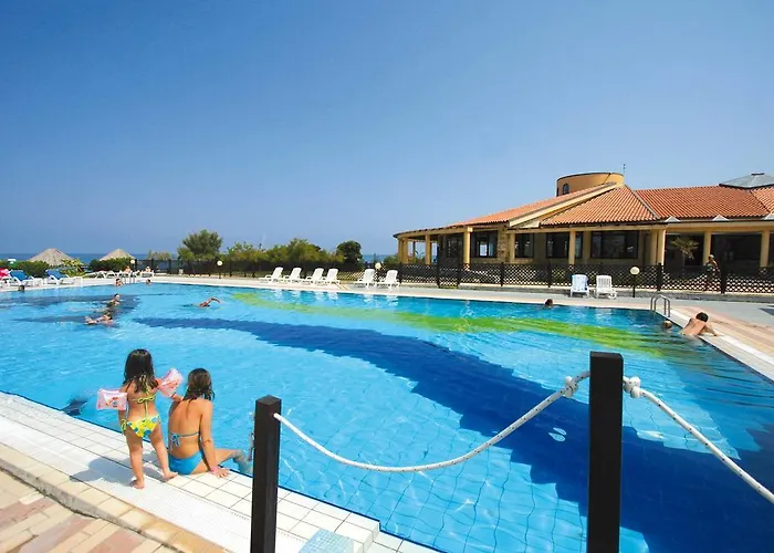 Resort Villaggio Torre Ruffa Robinson 3*